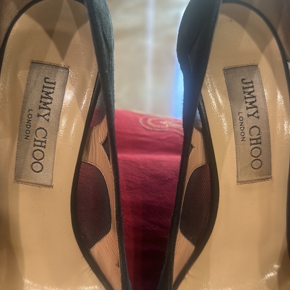 Jimmy Choo London heels in good used condition. Very confortable 3.5 heel. - Picture 2 of 5